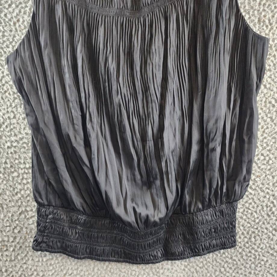 FRAME Pleat V-Neck Top Women's S Black Smocked Hem Sleeveless Pullover Style
