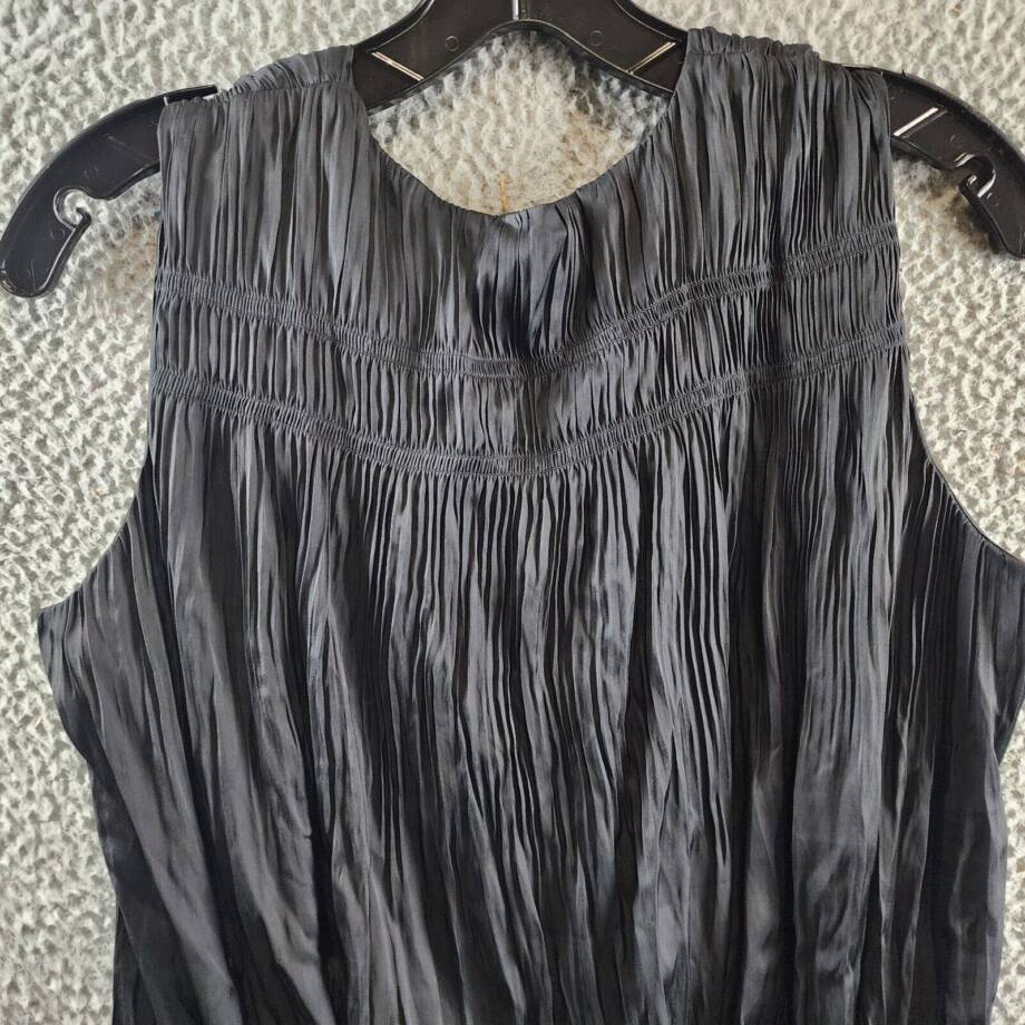 FRAME Pleat V-Neck Top Women's S Black Smocked Hem Sleeveless Pullover Style