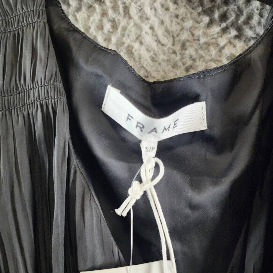 FRAME Pleat V-Neck Top Women's S Black Smocked Hem Sleeveless Pullover Style