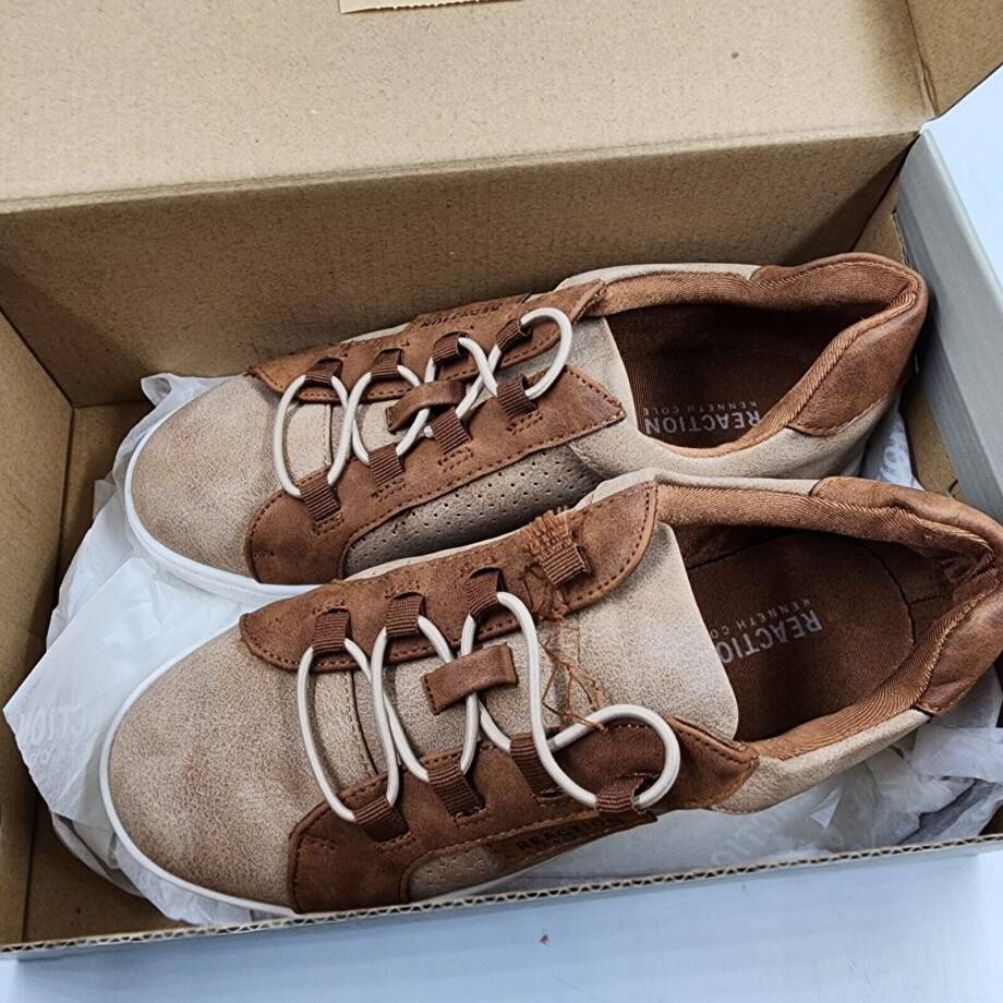 Kenneth Cole Reaction Canvas Sneakers Big Boys 3 Bone Round Toe Lace Up Closure