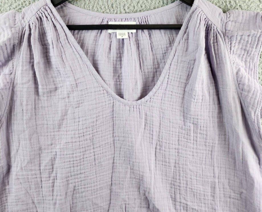 Velvet by Graham & Spencer Breanna Flutter Sleeve Top Women's M Lilac Pullover