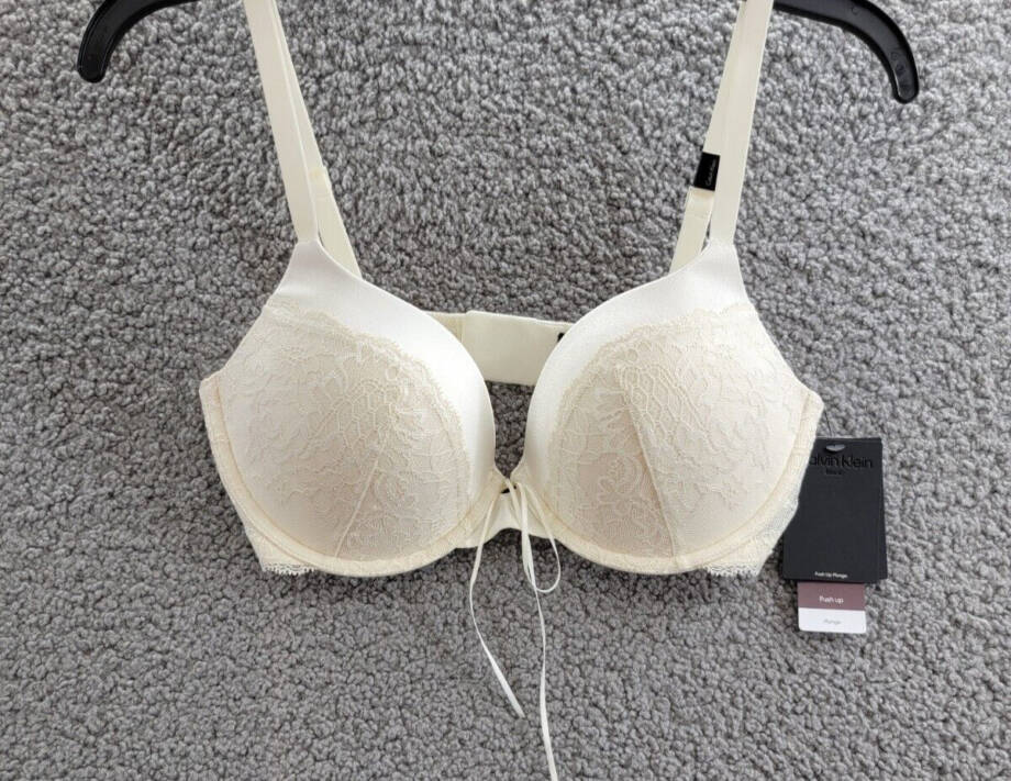 Calvin Klein Bridal Push Up Plunge Bra Women's 34D Vanilla Hook & Eye Closure