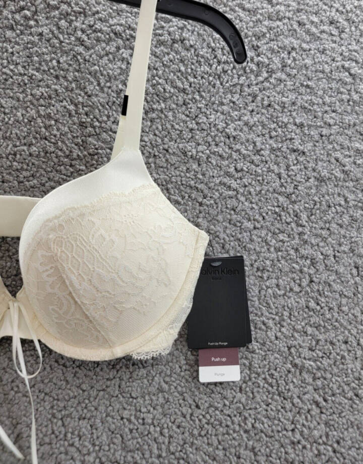 Calvin Klein Bridal Push Up Plunge Bra Women's 34D Vanilla Hook & Eye Closure