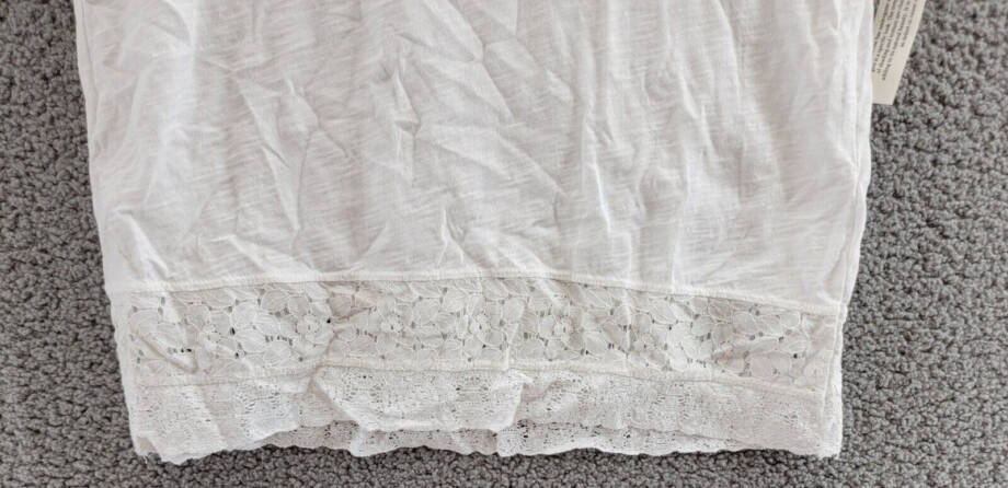 Wilt Lace Trim Baby Tee Women's S White Solid V-Neck Short Sleeve Pullover