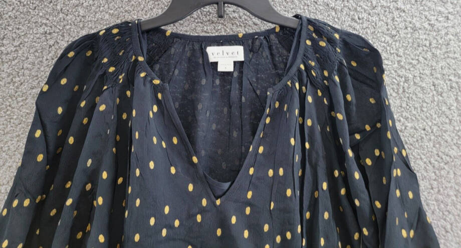 Velvet by Graham & Spencer Krista Metallic Dot Boho Top Women's S Black Pullover