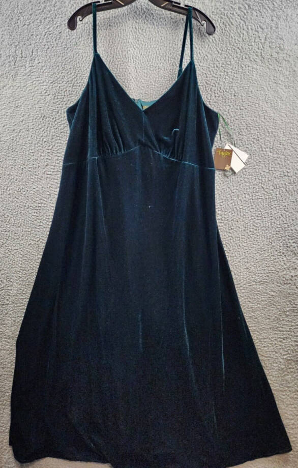Taylor Plus Size Velvet Empire-Waist Sleeveless Midi Dress Women's 20W Pea Green