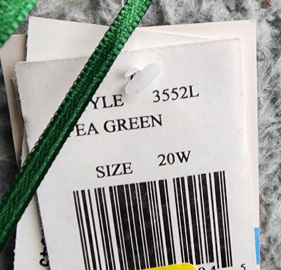 Taylor Plus Size Velvet Empire-Waist Sleeveless Midi Dress Women's 20W Pea Green
