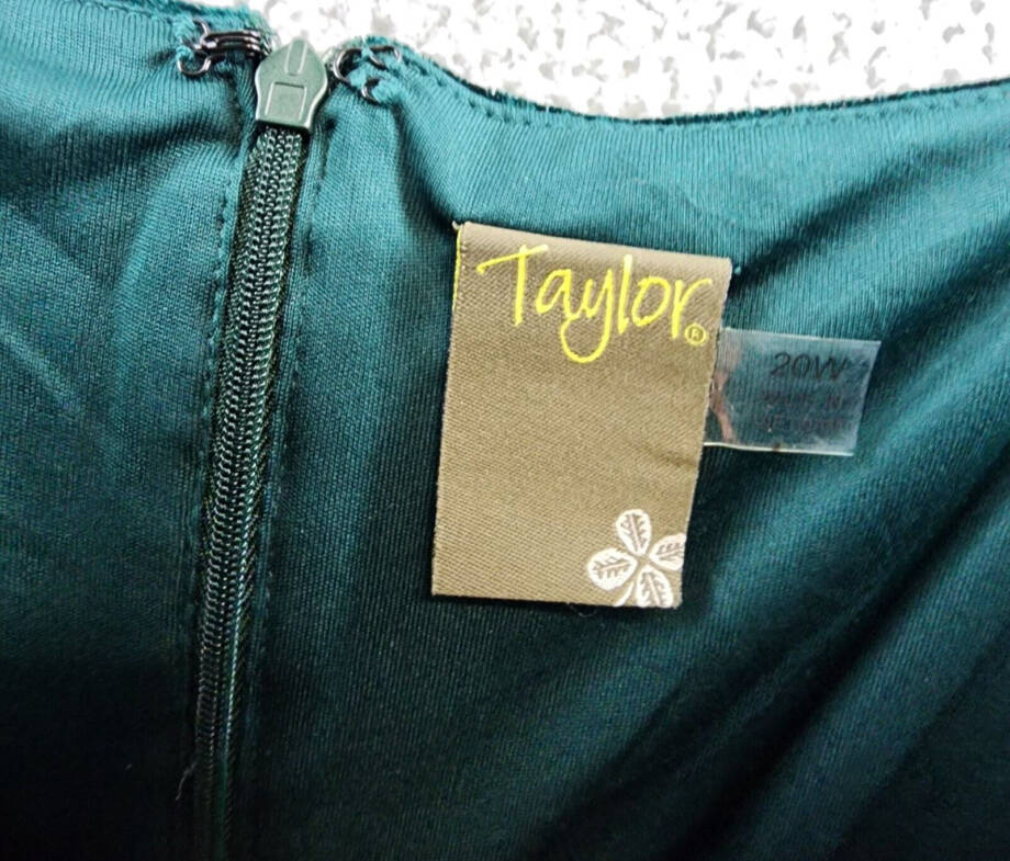 Taylor Plus Size Velvet Empire-Waist Sleeveless Midi Dress Women's 20W Pea Green