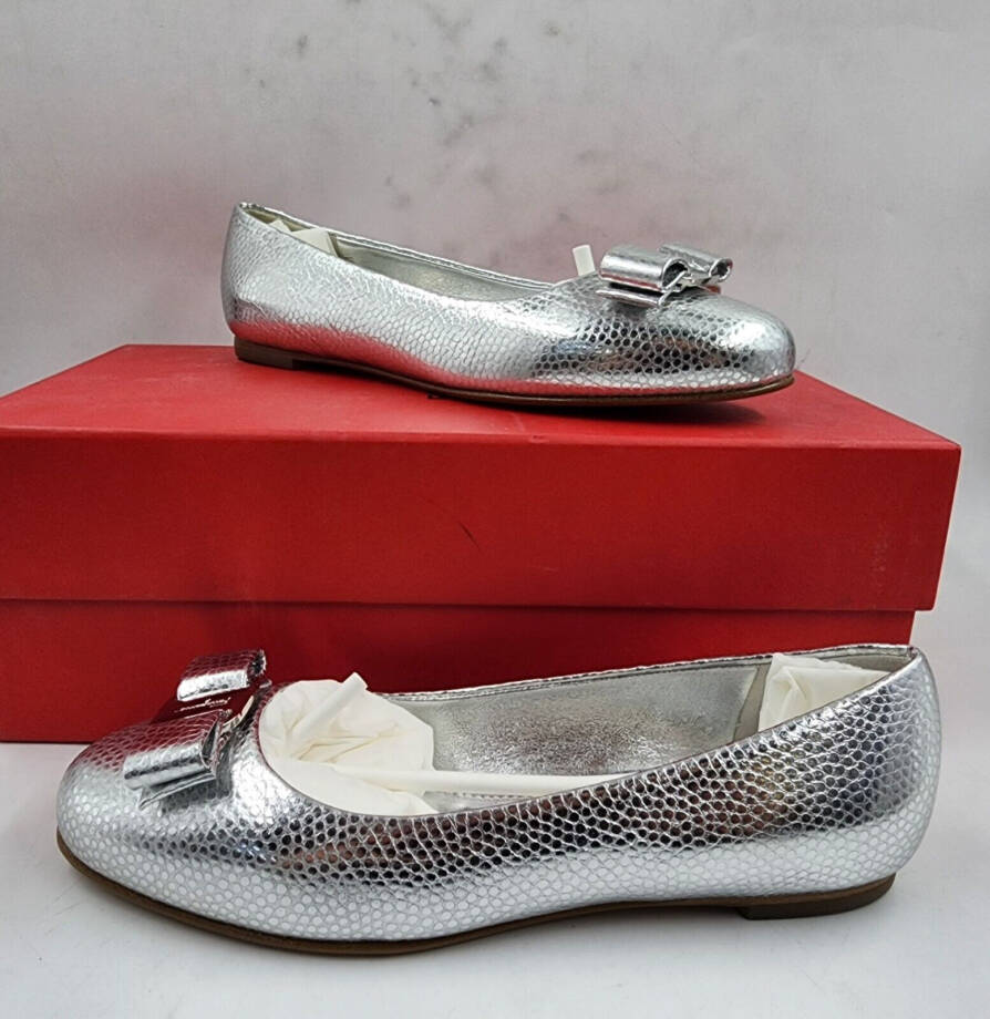 Ferragamo Varina Lizard Embossed Ballet Flats Women's 6 Silver Bow Top Slip On