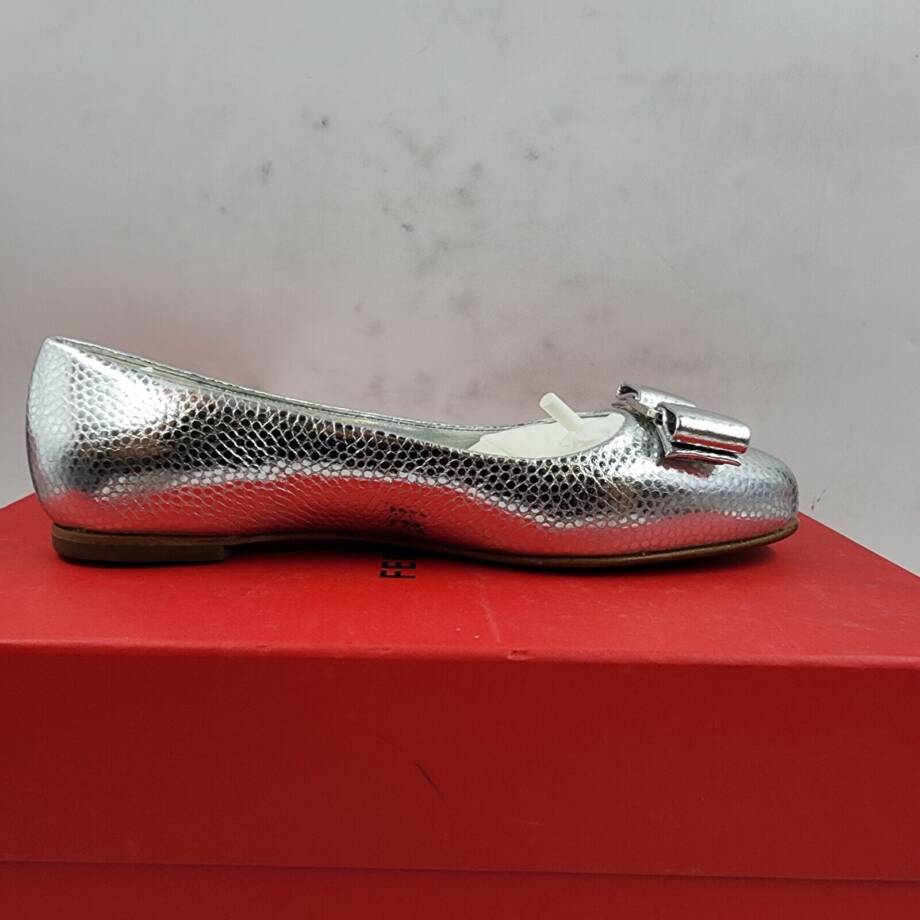 Ferragamo Varina Lizard Embossed Ballet Flats Women's 6 Silver Bow Top Slip On