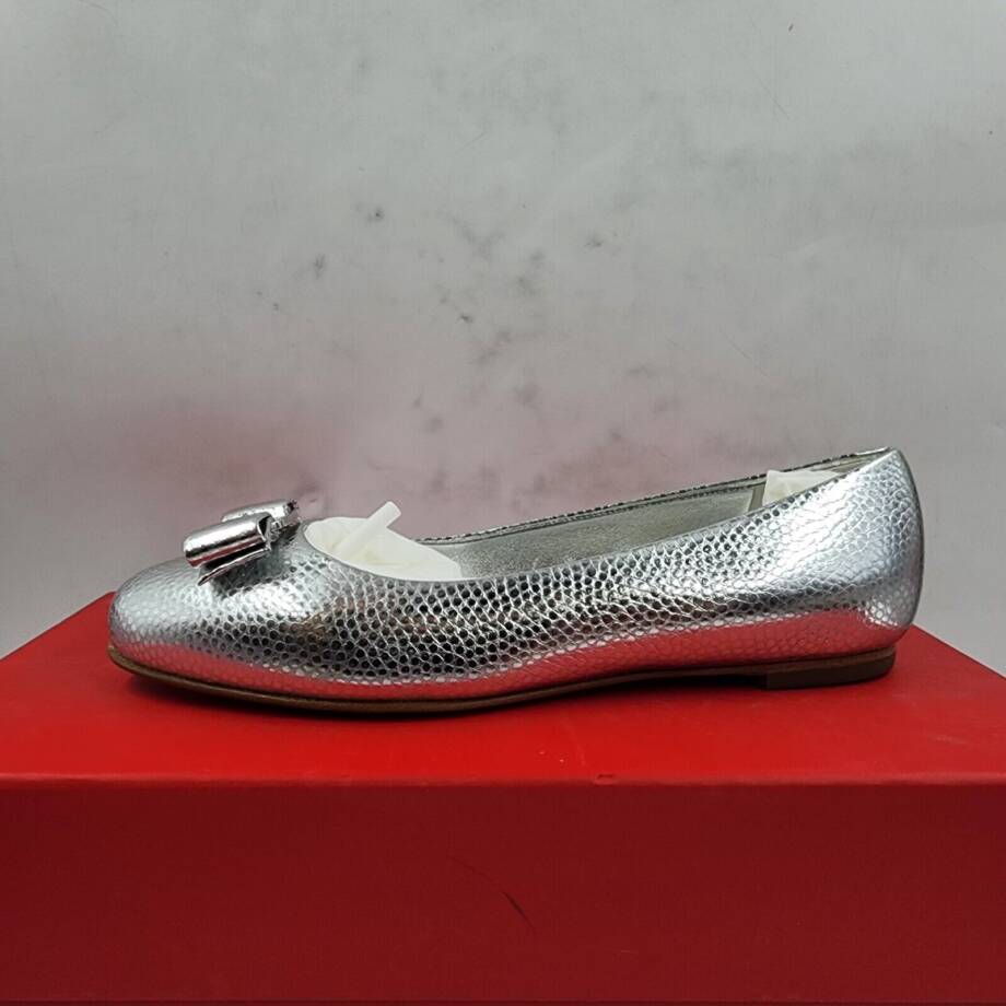 Ferragamo Varina Lizard Embossed Ballet Flats Women's 6 Silver Bow Top Slip On