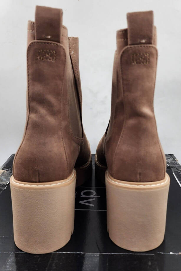 DV Dolce Vita Tobias Lug Sole Platform Chelsea Booties Women 8.5 Truffle Pull-On