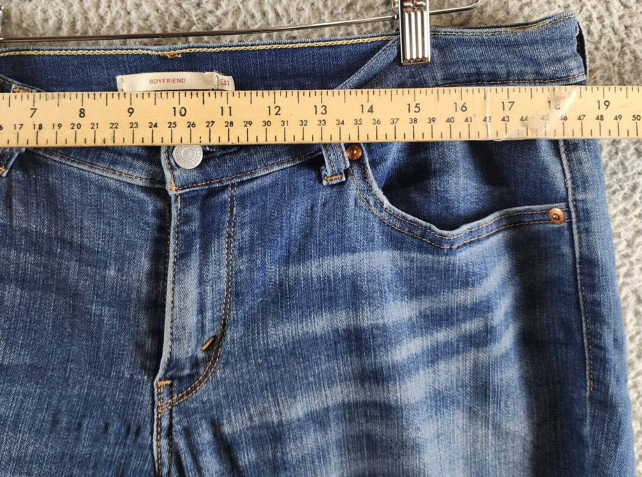 Levi's Boyfriend Jeans Women's 31 Blue Zip Fly With Button Closure Distressed
