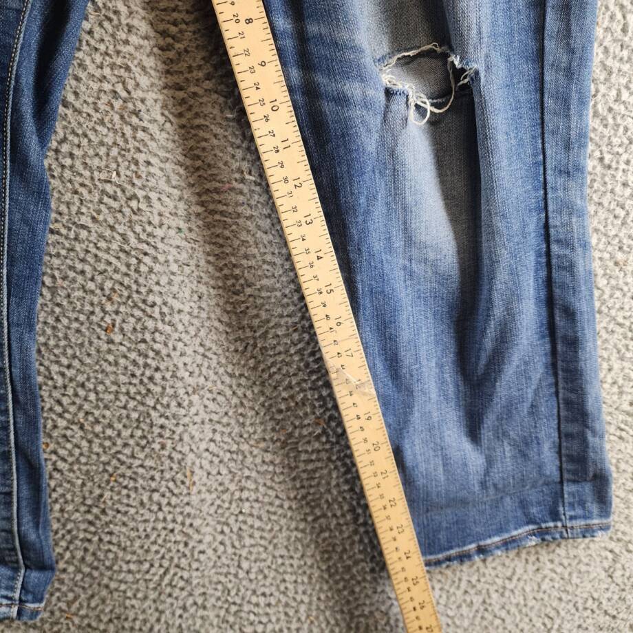 Levi's Boyfriend Jeans Women's 31 Blue Zip Fly With Button Closure Distressed