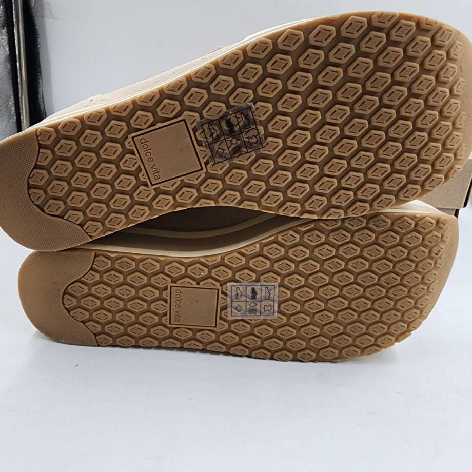 Dolce Vita Jhenee Slip On Chain Sneakers Women's 8.5M Dune Suede Round Toe