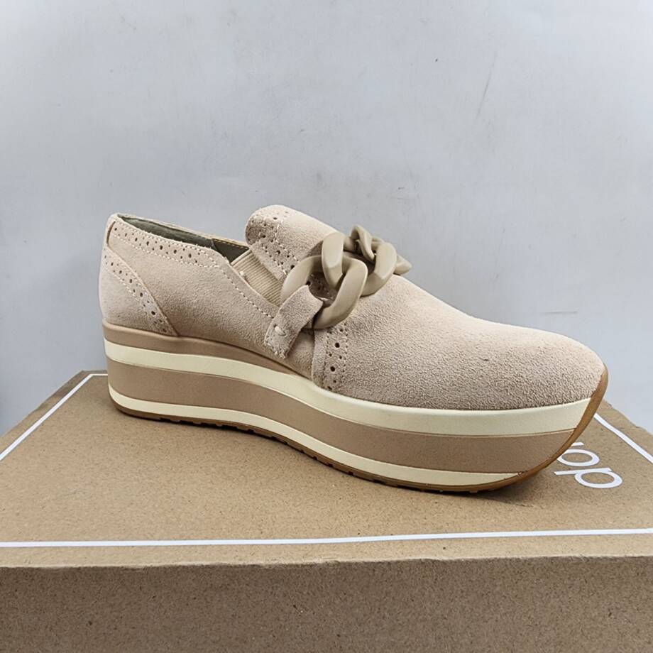 Dolce Vita Jhenee Slip On Chain Sneakers Women's 8.5M Dune Suede Round Toe