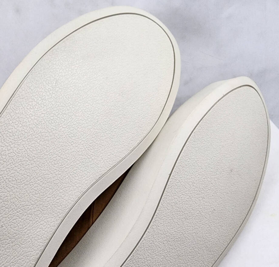 Vince Ginelle Sneakers Women's 10M Tan Elastic Gores Round Toe Slip On Style~