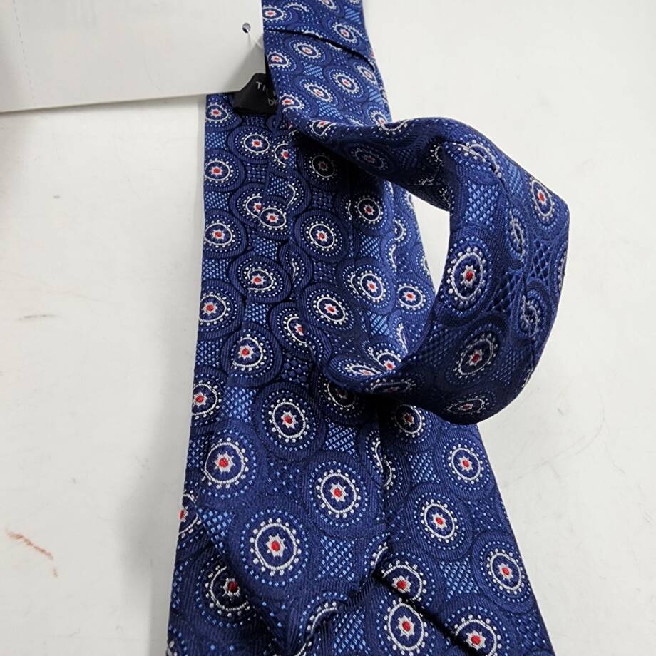 The Men's Store at Bloomingdale's Large Medallion Silk Classic Tie Men's 8 Navy