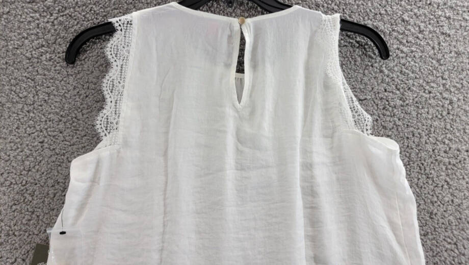 VINCE CAMUTO Lace Cap Sleeve Top Women's S White Crew Neck Button Back Closure