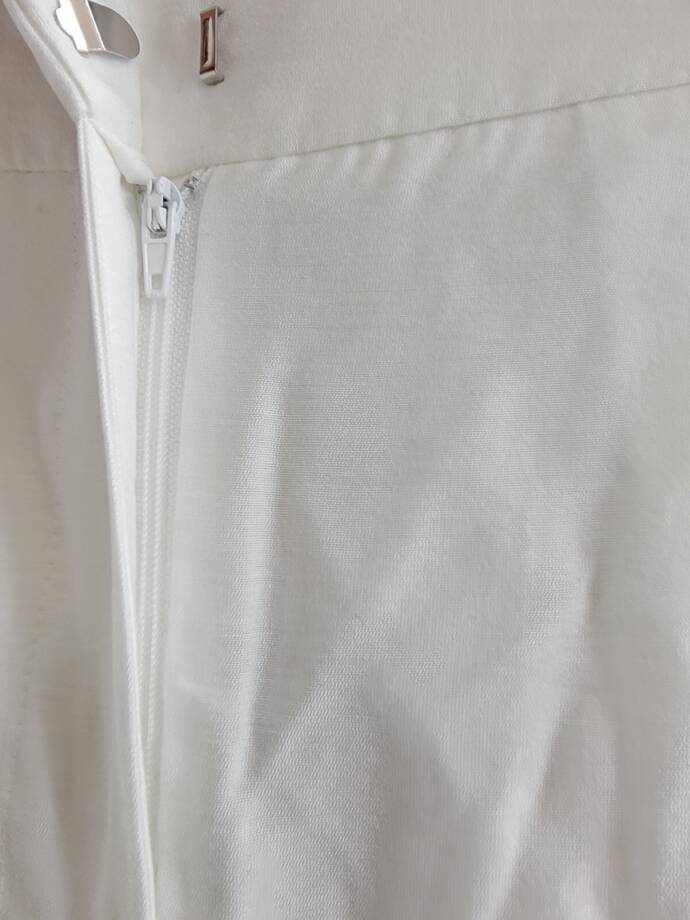WAYF High Rise Pleated Pants Women's M White Side Pockets Hook & Bar Zip Closure