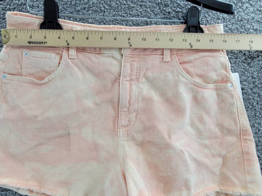 GUESS Acid-Washed Denim Mom Shorts Women's 31 Durazno Zip Fly Button Closure