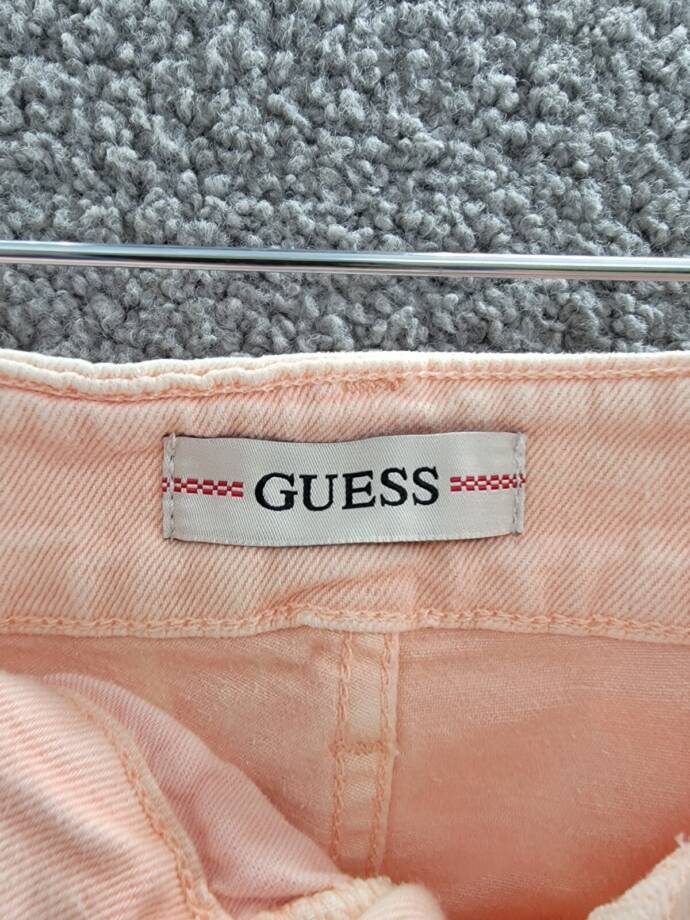 GUESS Acid-Washed Denim Mom Shorts Women's 31 Durazno Zip Fly Button Closure