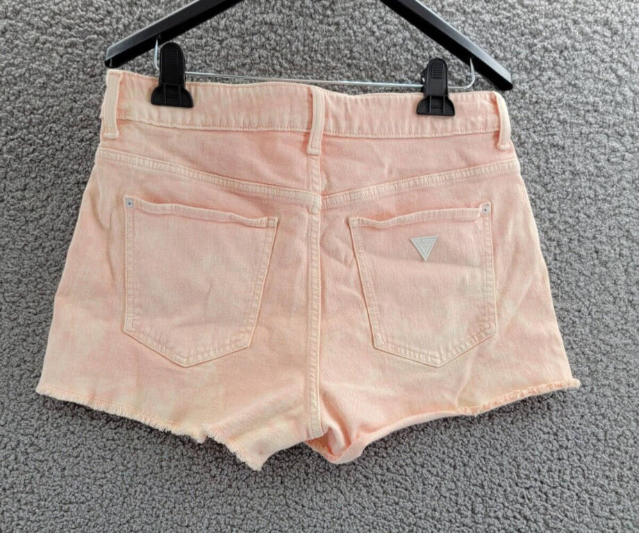 GUESS Acid-Washed Denim Mom Shorts Women's 31 Durazno Zip Fly Button Closure