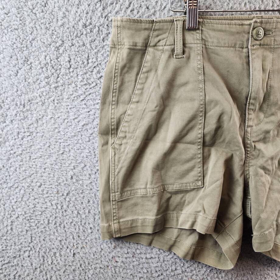 Liverpool Los Angeles Mid Rise Utility Shorts Women's 14/32 Pewter Green Pockets