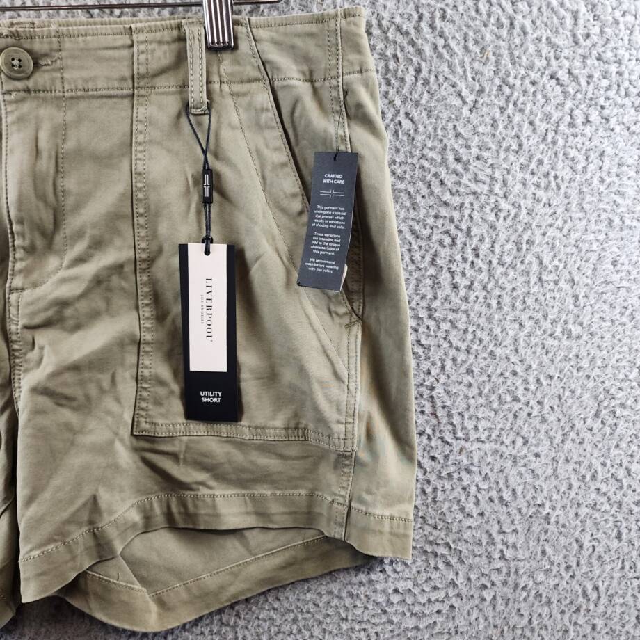 Liverpool Los Angeles Mid Rise Utility Shorts Women's 14/32 Pewter Green Pockets