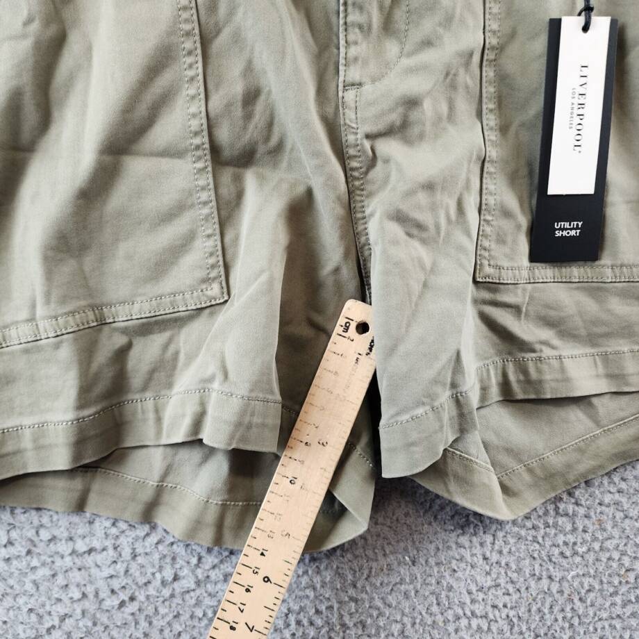 Liverpool Los Angeles Mid Rise Utility Shorts Women's 14/32 Pewter Green Pockets