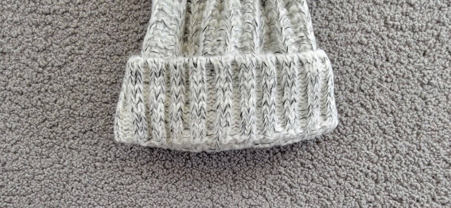 Kyi Kyi Knitted Faux Fur Pom Pom Beanie Hat Women's Silver/Gray Ribbed Hem