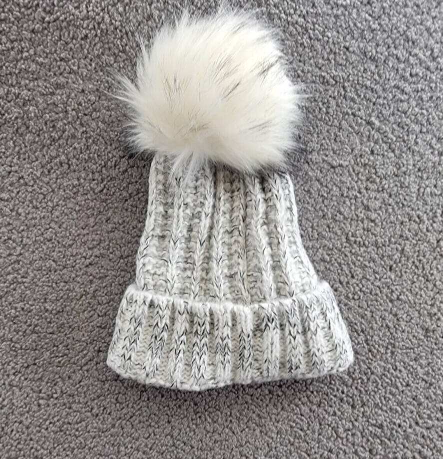 Kyi Kyi Knitted Faux Fur Pom Pom Beanie Hat Women's Silver/Gray Ribbed Hem