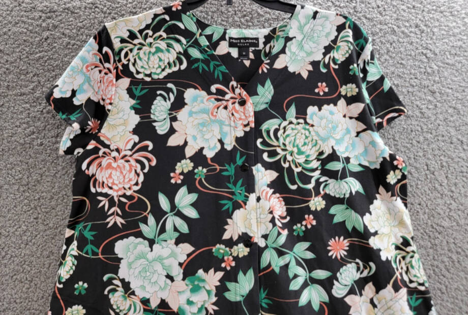 Miss Elaine Short-Sleeve Floral Snap Robe Women's M Black Multi Printed V-Neck