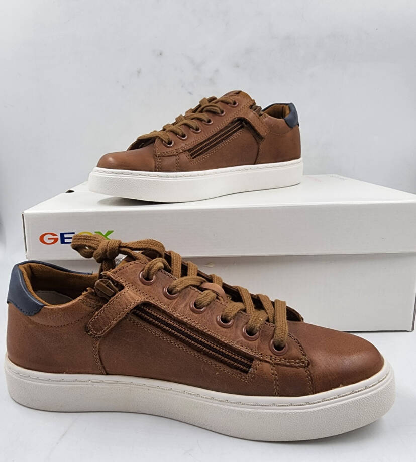 GEOX Nashik Garçon Low Cut Sneaker Boys 35 Cognac/Navy Lace And Zip Closure