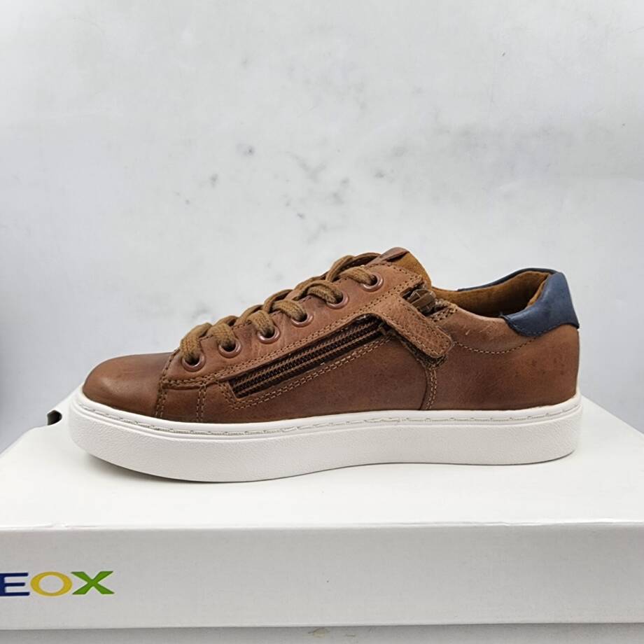 GEOX Nashik Garçon Low Cut Sneaker Boys 35 Cognac/Navy Lace And Zip Closure