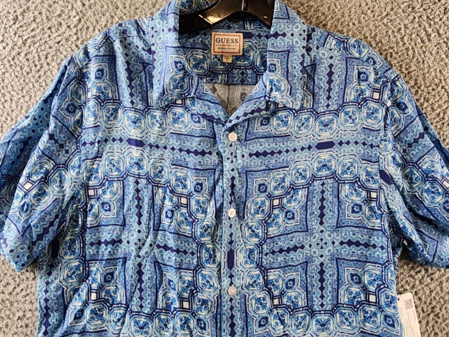 GUESS Eco Rayon Tile Shirt Men's S Medallion Tile Short Sleeve Button Closure