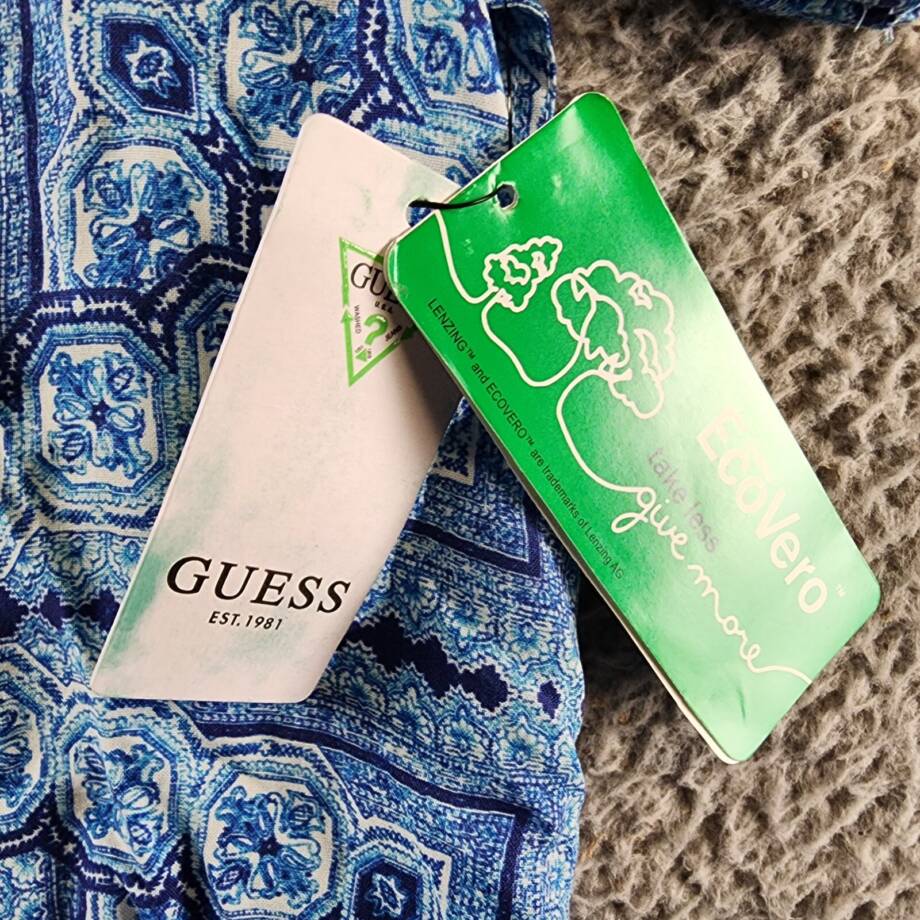 GUESS Eco Rayon Tile Shirt Men's S Medallion Tile Short Sleeve Button Closure