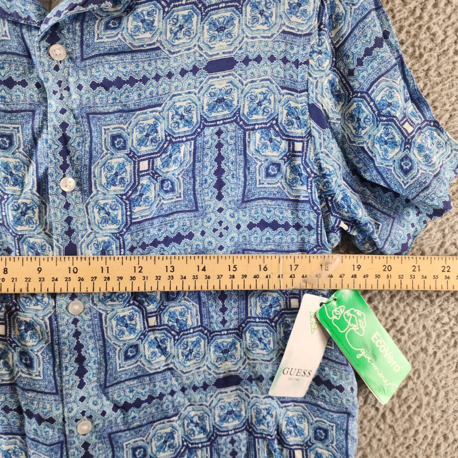GUESS Eco Rayon Tile Shirt Men's S Medallion Tile Short Sleeve Button Closure