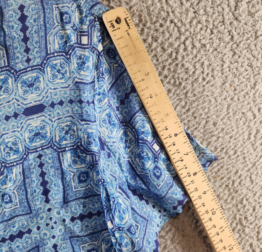 GUESS Eco Rayon Tile Shirt Men's S Medallion Tile Short Sleeve Button Closure