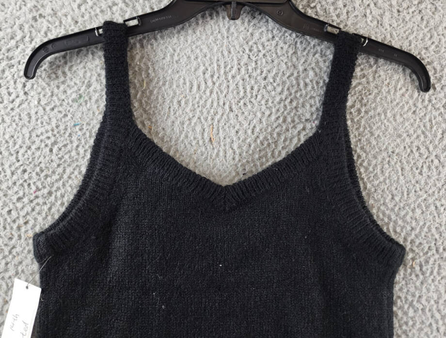 Joie Yafa Sleeveless Knit Sweater Women's S Caviar Ribbed V-Neck Pullover Style
