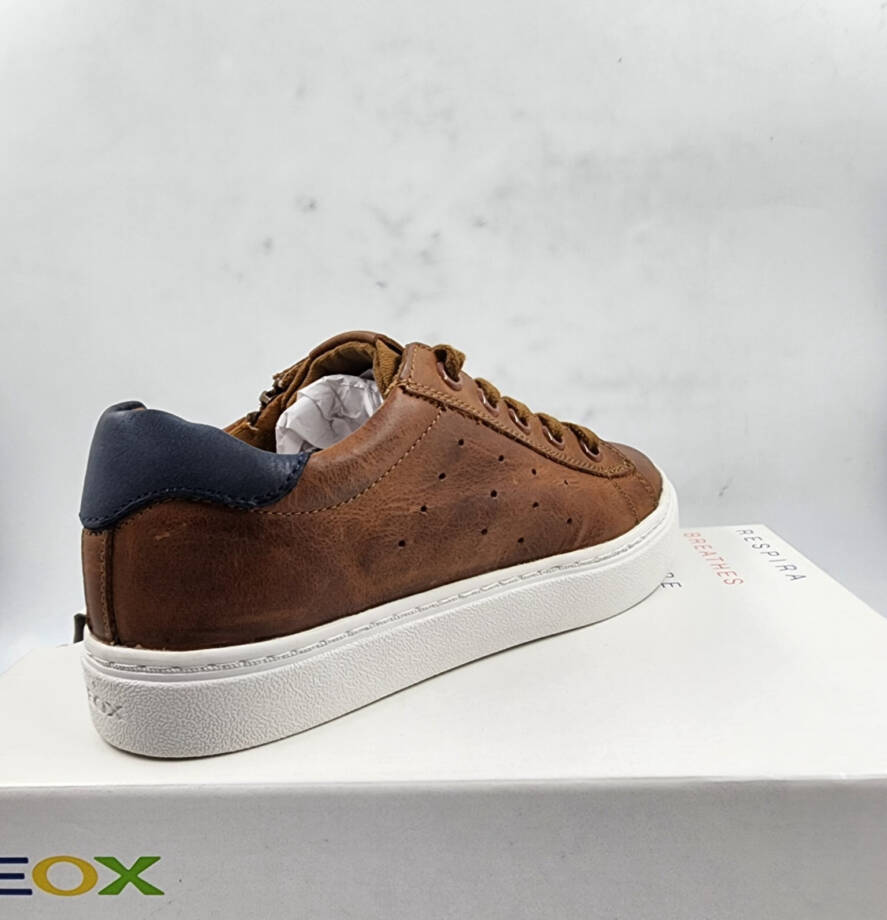 GEOX Nashik Garçon Low Cut Sneaker Boys 32 Cognac/Navy Lace And Zip Closure
