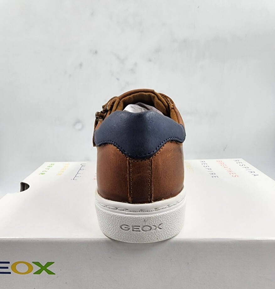 GEOX Nashik Garçon Low Cut Sneaker Boys 32 Cognac/Navy Lace And Zip Closure