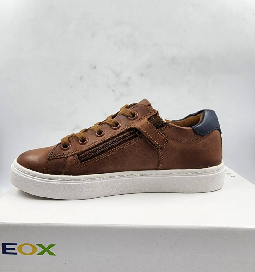 GEOX Nashik Garçon Low Cut Sneaker Boys 32 Cognac/Navy Lace And Zip Closure