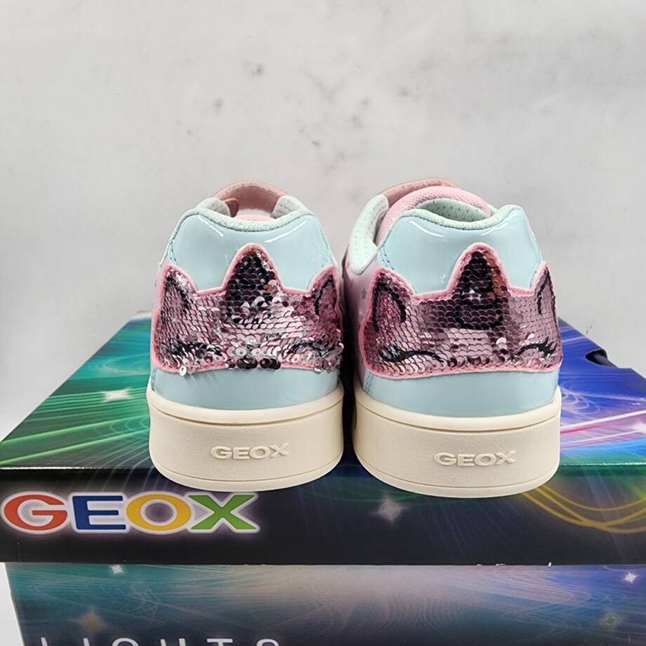 Geox Skylin Light up Removable Insole Low Cut Sneakers Girls 35 Pink