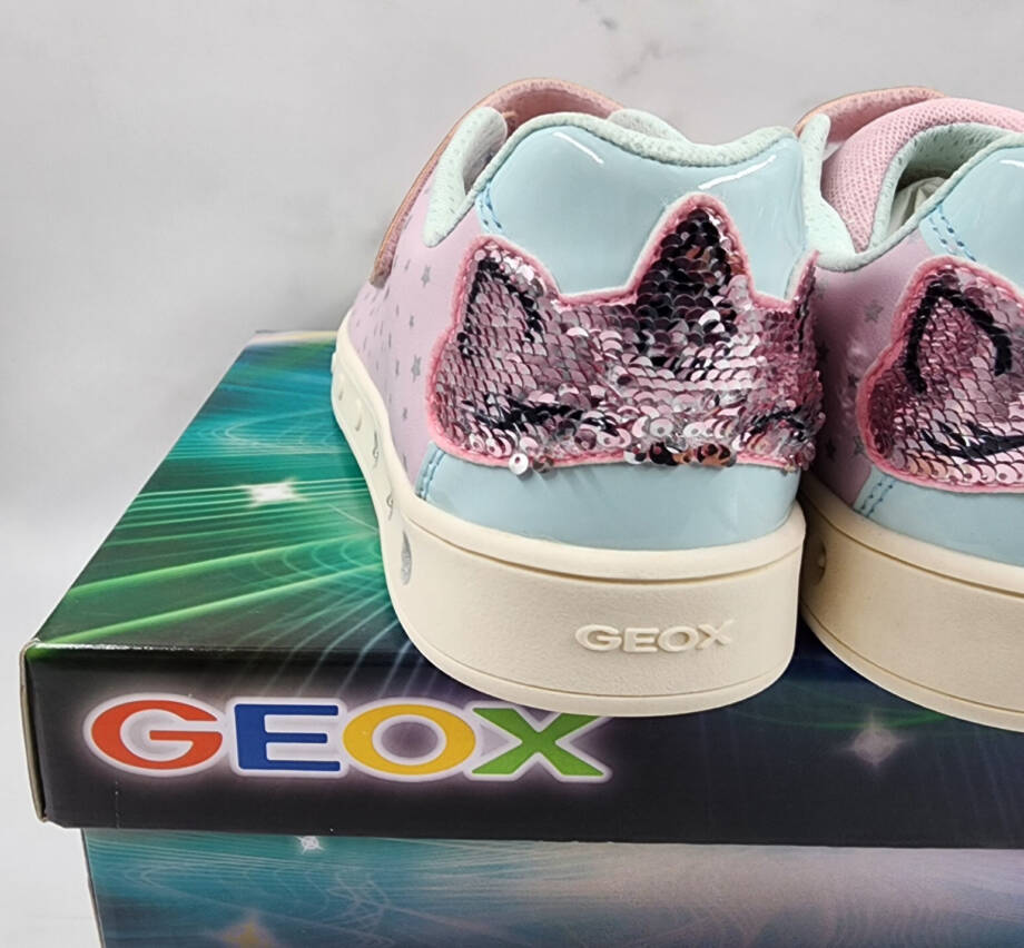 Geox Skylin Light up Removable Insole Low Cut Sneakers Girls 35 Pink