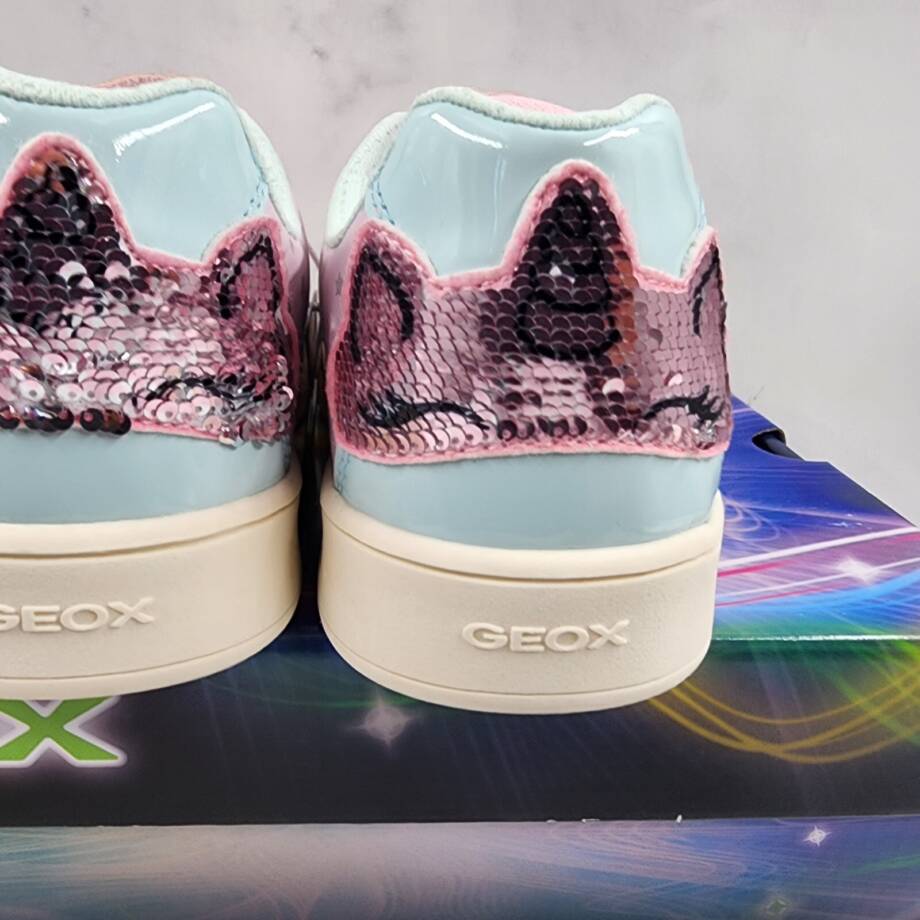 Geox Skylin Light up Removable Insole Low Cut Sneakers Girls 35 Pink