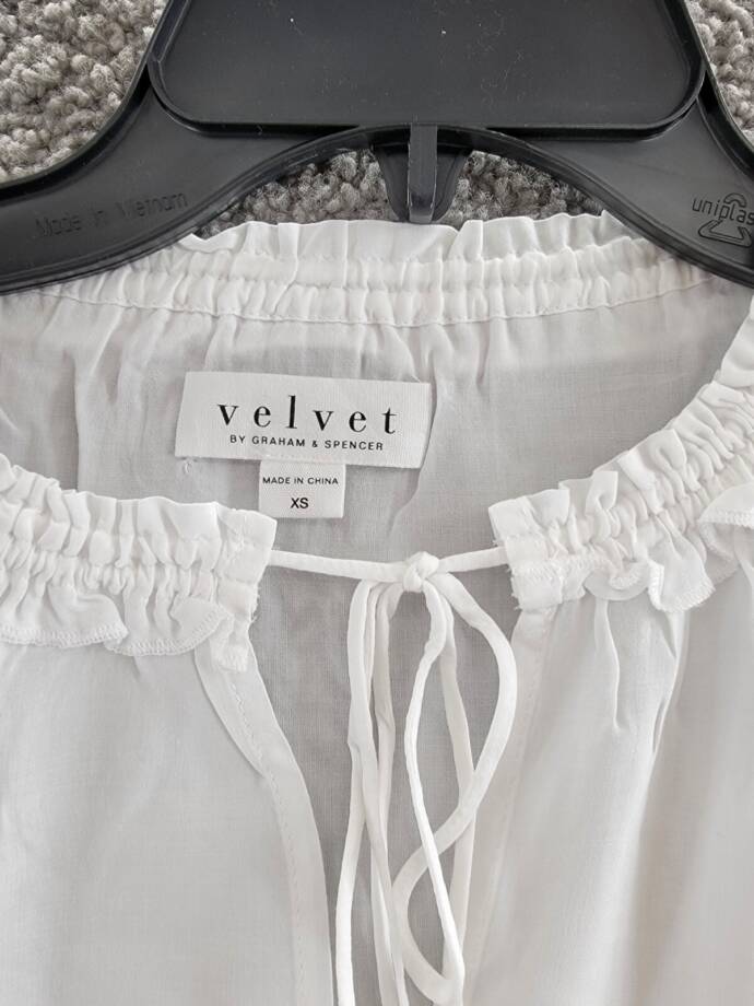Velvet By Graham & Spencer V-Neck Top Women's XS White Split Neck Long Sleeve