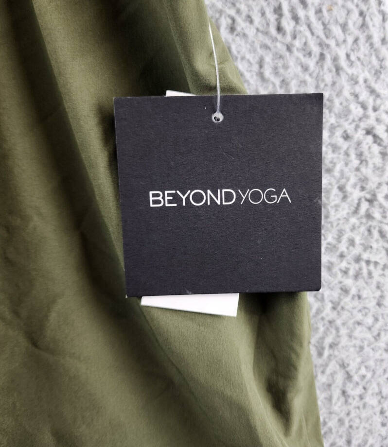 Beyond Yoga Freesprint Run Shorts Men's S Olive Pull On Style Elastic Waist