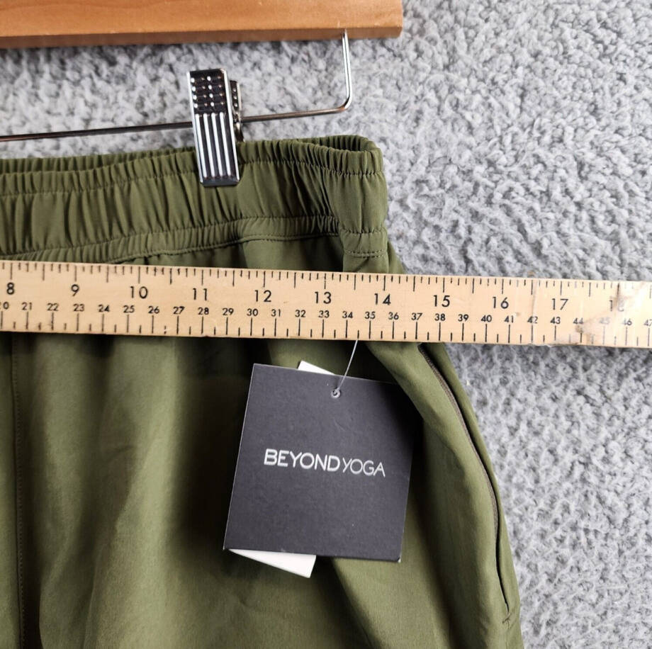 Beyond Yoga Freesprint Run Shorts Men's S Olive Pull On Style Elastic Waist