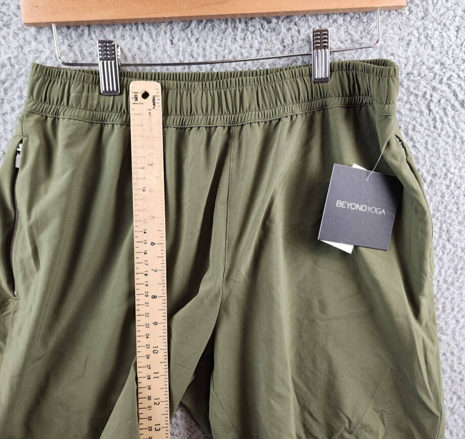 Beyond Yoga Freesprint Run Shorts Men's S Olive Pull On Style Elastic Waist